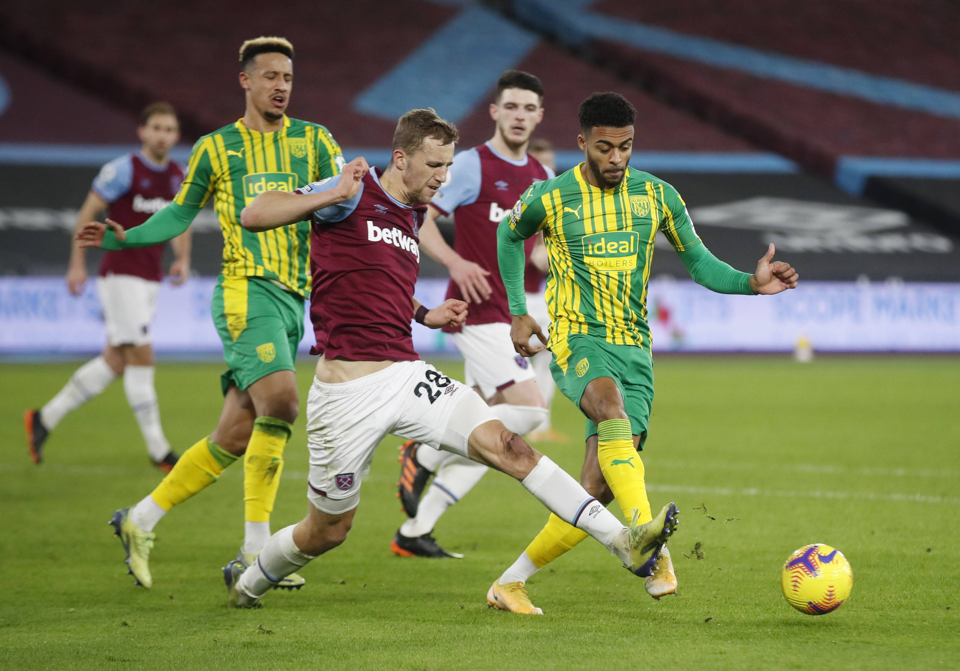 平的篮球比 平的篮球比